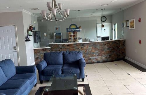 Humble Hotel | Days Inn by Wyndham Humble/Houston Intercontinental Airport