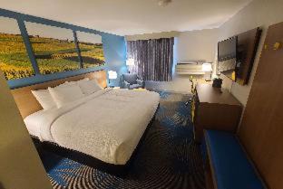 Watertown Hotel | Days Inn by Wyndham Johnson Creek