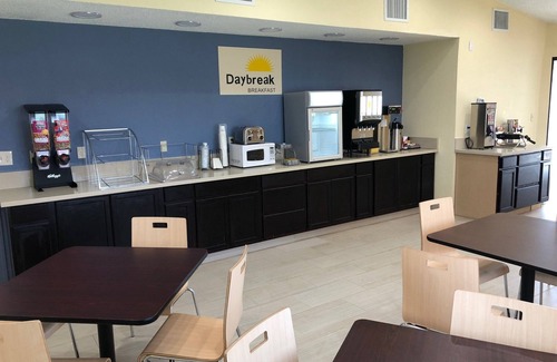 King Hotel | Days Inn by Wyndham King/Winston Salem Area