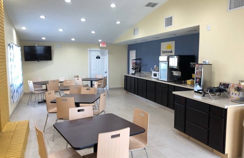 King Hotel | Days Inn by Wyndham King/Winston Salem Area