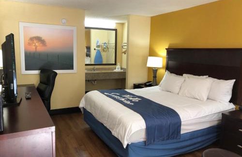 King Hotel | Days Inn by Wyndham King-Winston Salem Area