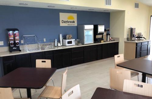 King Hotel | Days Inn by Wyndham King-Winston Salem Area