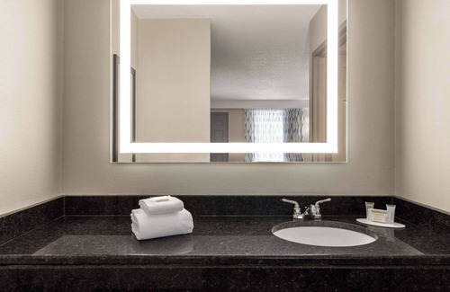 Kuttawa Hotel | Days Inn by Wyndham Kuttawa/Eddyville