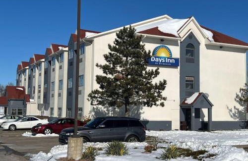 Kansas City Hotel | Days Inn by Wyndham near Kansas Speedway