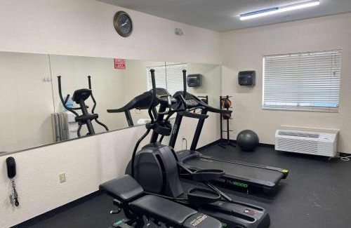 Kansas City Hotel | Days Inn by Wyndham near Kansas Speedway