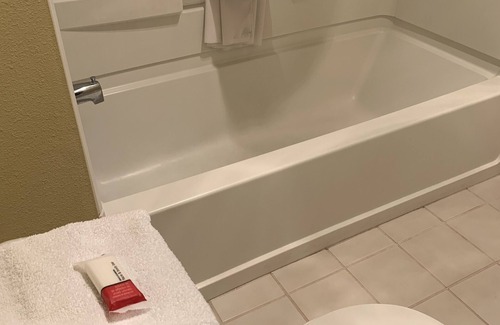 Ocean Shores Hotel | Days Inn by Wyndham Ocean Shores