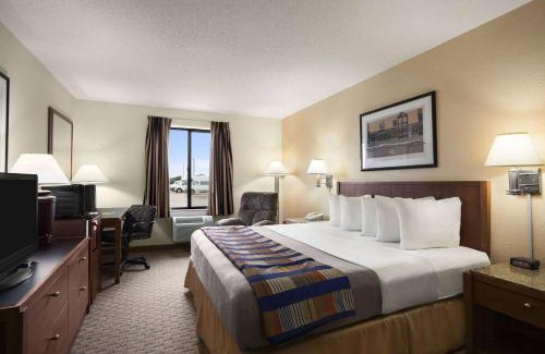 Oglesby Hotel | Days Inn by Wyndham Oglesby/Starved Rock