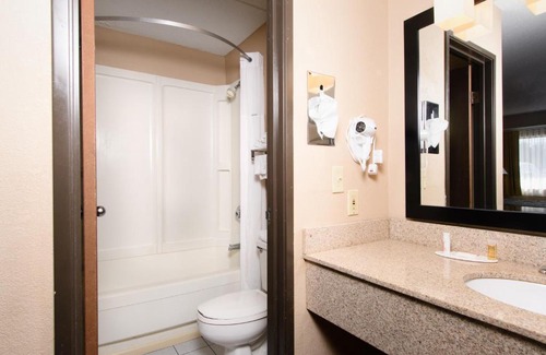 Bairdford Hotel | Days Inn by Wyndham Pittsburgh-Harmarville