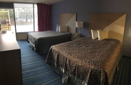 Salem Hotel | Days Inn by Wyndham Salem, Illinois