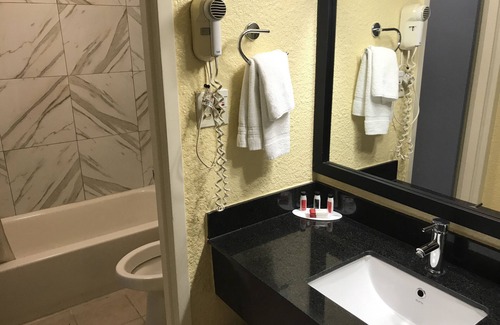 Salem Hotel | Days Inn by Wyndham Salem, Illinois