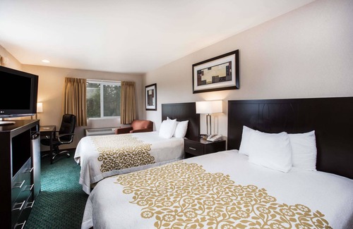 Shoreline Hotel | Days Inn by Wyndham Seattle Aurora