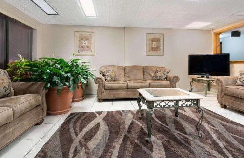St. Cloud Hotel | Days Inn by Wyndham St Cloud