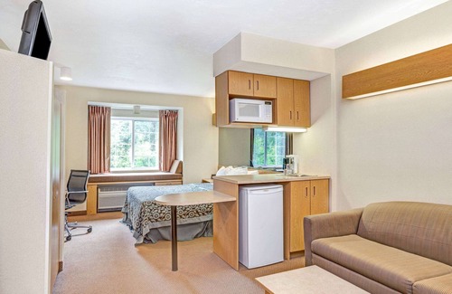 Sturbridge Hotel | Days Inn by Wyndham Sturbridge