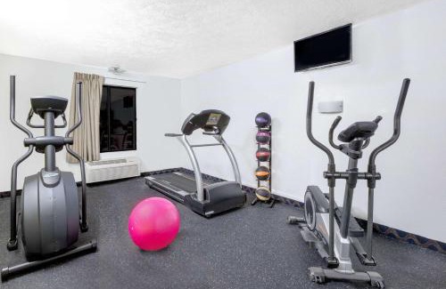 Warrensburg Hotel | Days Inn by Wyndham Warrensburg