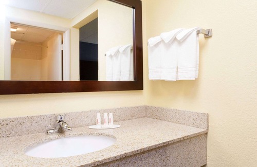 Wilkes-Barre Hotel | Days Inn by Wyndham Wilkes Barre