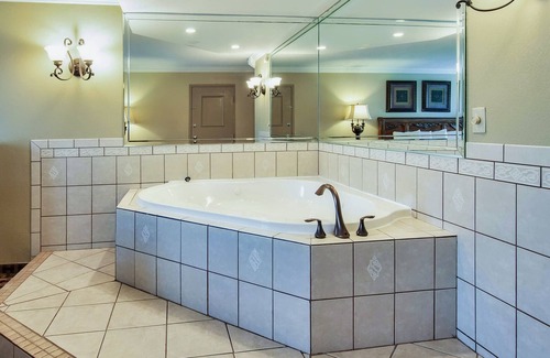 Johnson City Hotel | Days Inn & Suites by Wyndham Johnson City