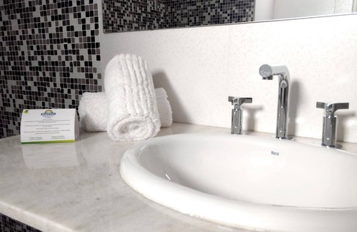 La Plata Hotel | Days Inn & Suites by Wyndham La Plata