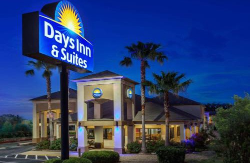 Huntsville Hotel | Days Inn & Suites by Wyndham Huntsville