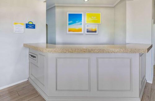 Huntsville Hotel | Days Inn & Suites by Wyndham Huntsville