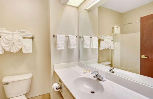Shively Hotel | Days Inn & Suites by Wyndham Louisville SW