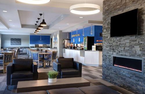 Warman Hotel | Days Inn & Suites by Wyndham Warman