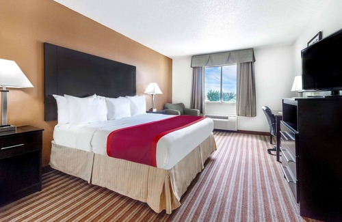Northwest Dallas Hotel | Days Inn & Suites by Wyndham Dallas