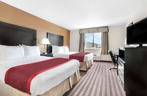 Northwest Dallas Hotel | Days Inn & Suites by Wyndham Dallas
