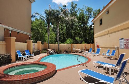 Southeast Houston Hotel | Days Inn & Suites by Wyndham Houston Hobby Airport