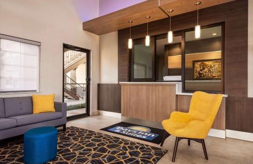 Southeast Houston Hotel | Days Inn & Suites by Wyndham Houston Hobby Airport