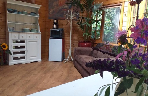 Epe Bed & Breakfast | De Geheime Tuin - Huisje in 't Groen