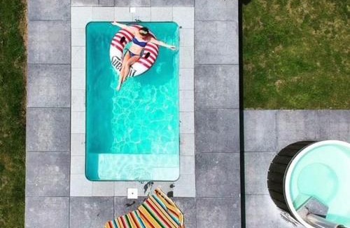 Lievelde House | De Noteboom 6-persoons, verwarmd privé zwembad, hottub, overdekte lounge met haard, panorama sauna, sunshower, luxe, wifi