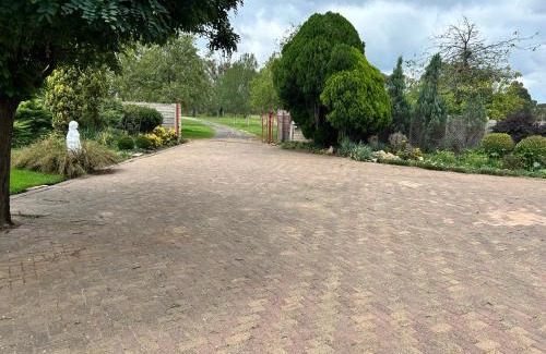 Maluti a Phofung House | De Rust Guest house