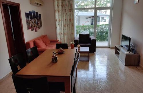 Sunny Beach Apartment | Dean's Cozy 2 Bed Apart at Sunny Beach resort