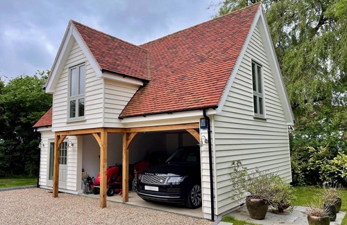 Howlett End Cottage | Debussys Guest House - 2 bed and 2 bathroom, near Saffron Walden