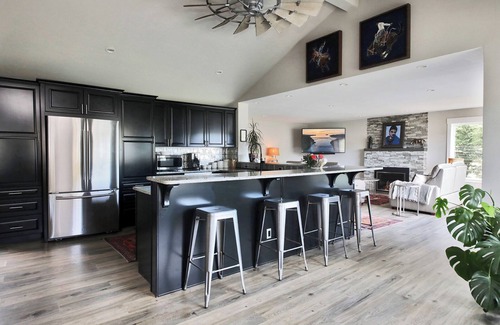 Oak Harbor House | Deception Pass. Stay and play at Cornet Bay with all your home amenities.