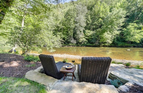 Cullowhee House | Deck and Mtn Views Riverfront Cullowhee Home