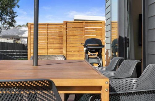 Waihi Beach House | Decked out on Leo