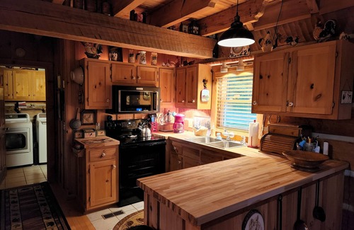 Vesta Cabin | Decorated for the Holidays! Family-owned gem with beautiful views year round.