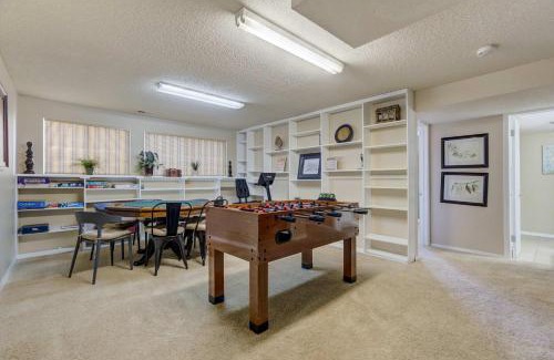 Briargate House | Deep Blue Spacious Escape w Hot Tub & Playground