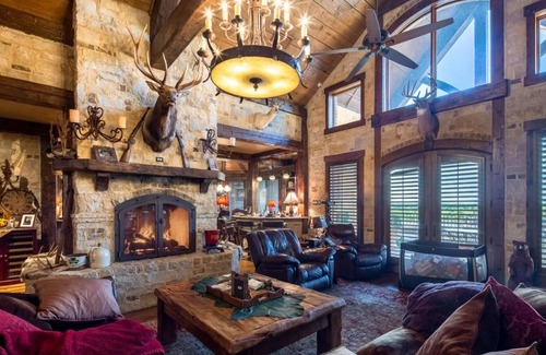 Venus Resort | Deep in the Heart of Texas there is a pearl, The Pearl Ranch!n