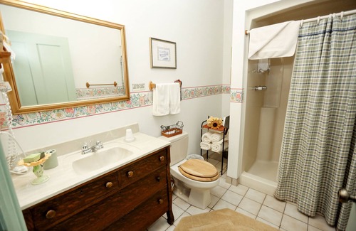 McClellandtown House | Deer Creek Winery and Watson Estate Bed & Breakfast