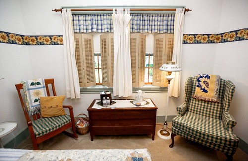 McClellandtown House | Deer Creek Winery and Watson Estate Bed & Breakfast