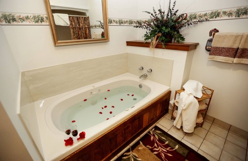 McClellandtown House | Deer Creek Winery and Watson Estate Bed & Breakfast