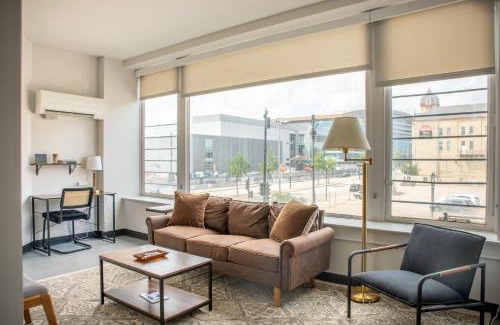 Westown Apartment | Deer District Studio Apt - One Block from Fiserv and Baird
