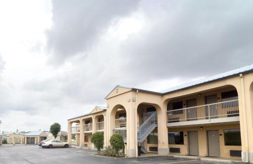 Blytheville Hotel | Deerfield Inn By Capital O Blytheville AR I55