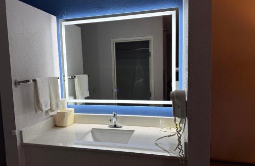 Delavan Hotel | Delavan Inn and Suites