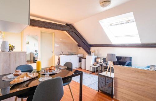 Sarrebourg Apartment | Delight - GOLDEN TREE - Clim - 20 min St-Croix & Center Parcs