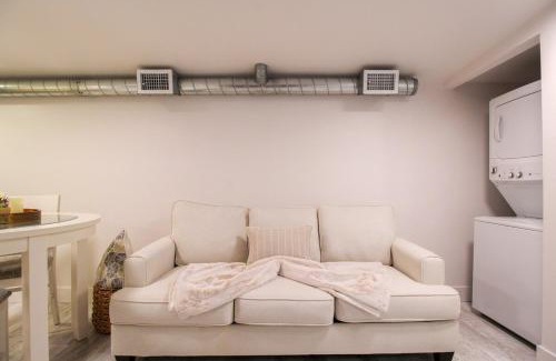 Downtown House | Delightful 2 BR Downtown Sarasota Condo - The White Pearl