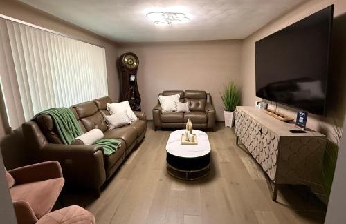 West Newton Apartment | Delightful 3 Bedroom Home