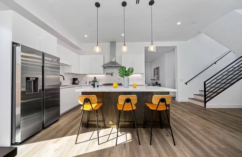 Melrose Villa | Delightful 5-bedroom villa by Hollywood